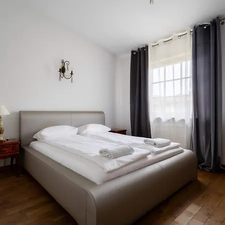Large Victus In With 2 Terraces Parking And Bathtub By Renters *