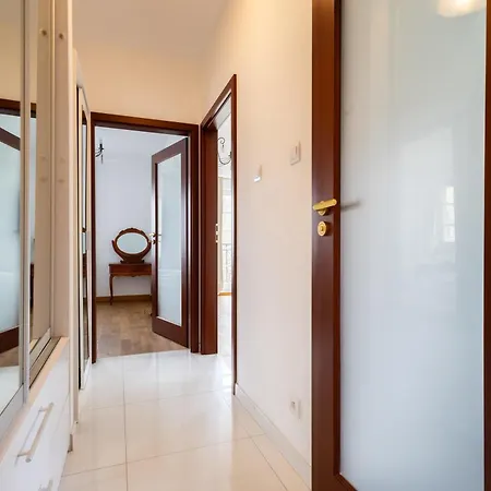Large Victus In With 2 Terraces Parking And Bathtub By Renters Apartament *