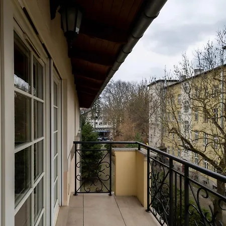 Large Victus In With 2 Terraces Parking And Bathtub By Renters Апартаменты